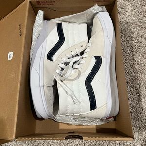 *Gently Used* Sk8-Hi ‘Classic Sport-“Dress Blues” Vans- Size 8 Womens/6.0 Men’s